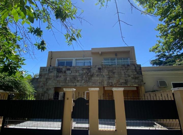Casa · 320m² · 7 Ambientes · 3 Cocheras