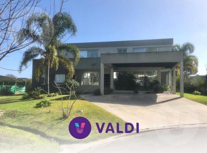 Casa · 320m² · 6 Ambientes · 2 Cocheras