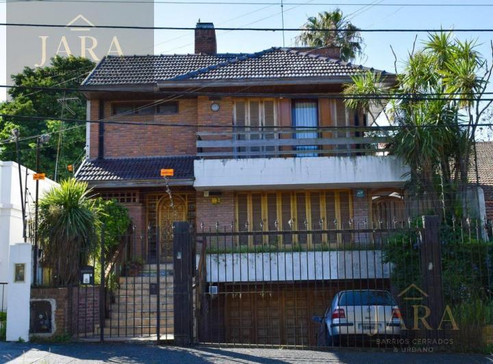 Casa · 350m² · 5 Ambientes · 4 Cocheras