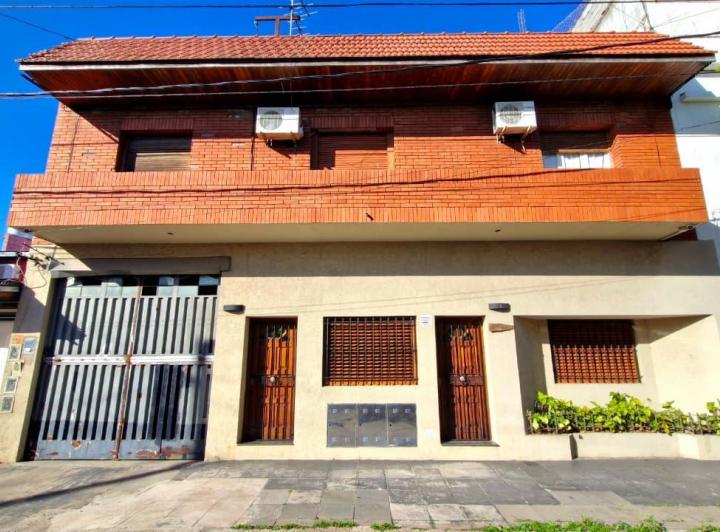 Casa · 200m² · 6 Ambientes · 2 Cocheras