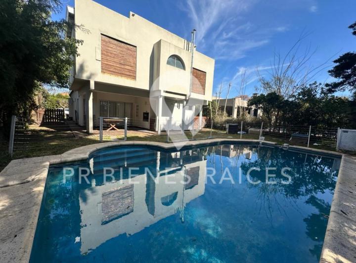 Casa · 160m² · 5 Ambientes