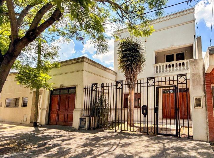 Casa · 324m² · 5 Ambientes · 2 Cocheras