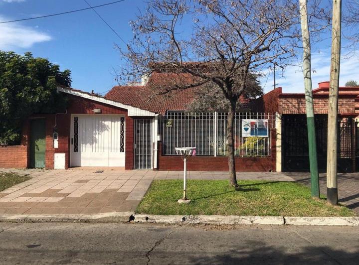 Casa · 303ha · 5 Ambientes · 1 Cochera