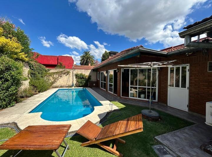 Casa · 190m² · 5 Ambientes · 1 Cochera