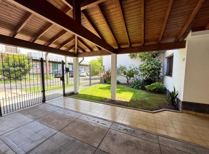 Casa · 218m² · 5 Ambientes · 2 Cocheras