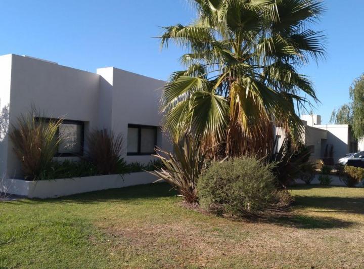 Casa · 279m² · 6 Ambientes · 2 Cocheras