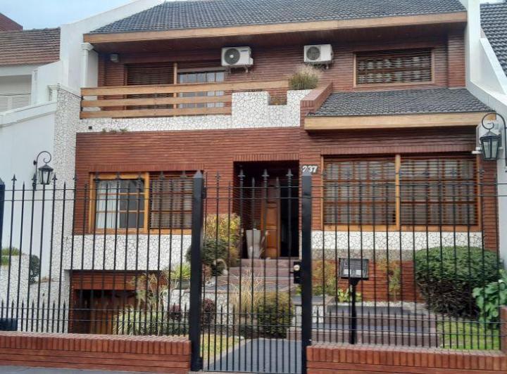 Casa · 309m² · 8 Ambientes · 3 Cocheras