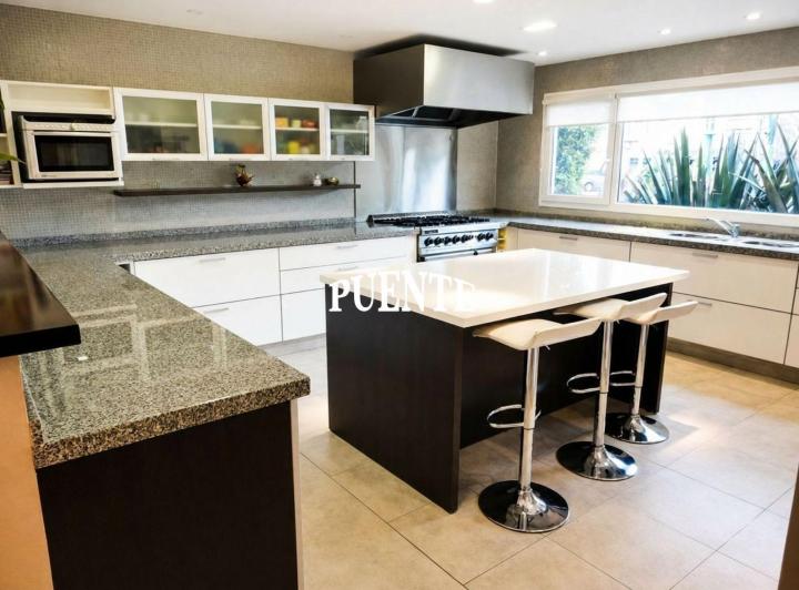 Casa · 420m² · 5 Ambientes · 2 Cocheras