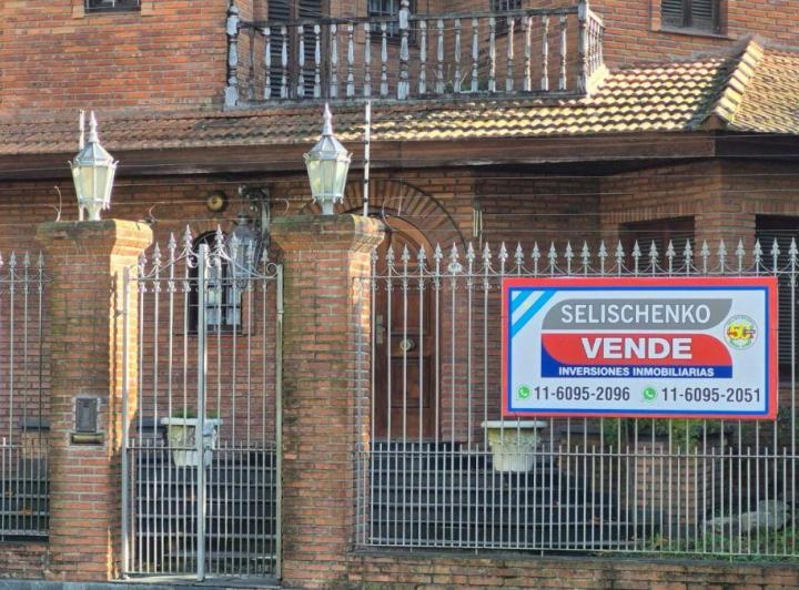 Casa · 350m² · 5 Ambientes · 2 Cocheras