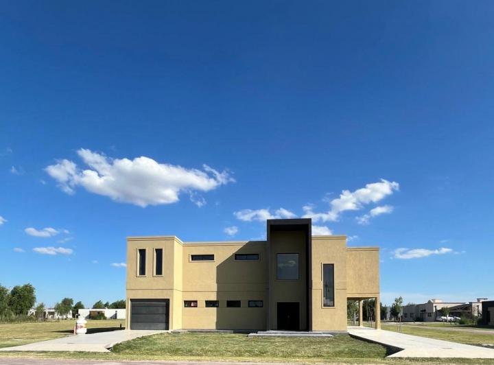 Casa · 560m² · 7 Ambientes · 3 Cocheras