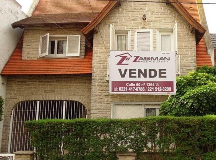 Casa · 200m² · 7 Ambientes · 2 Cocheras