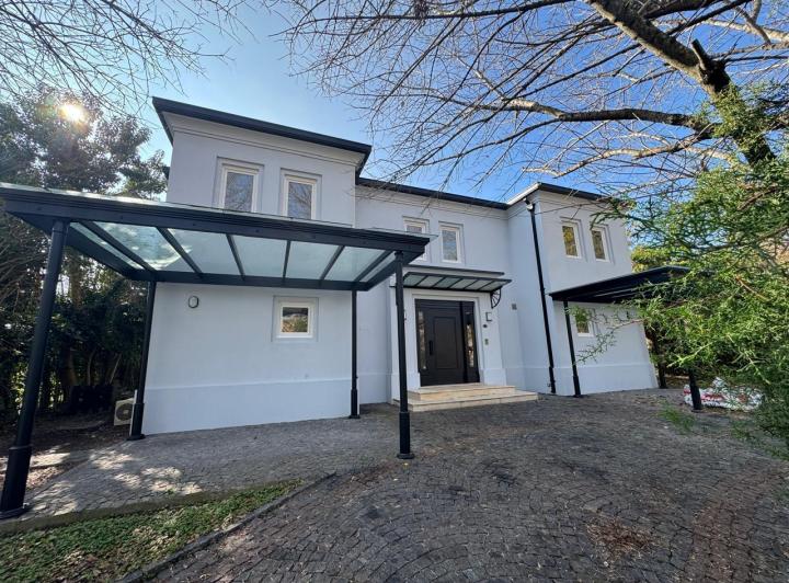 Casa · 283m² · 7 Ambientes