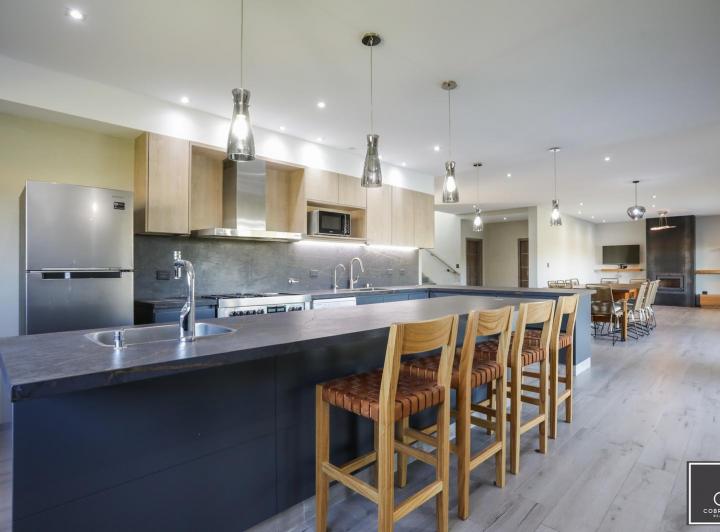 Casa · 375m² · 7 Ambientes · 5 Cocheras