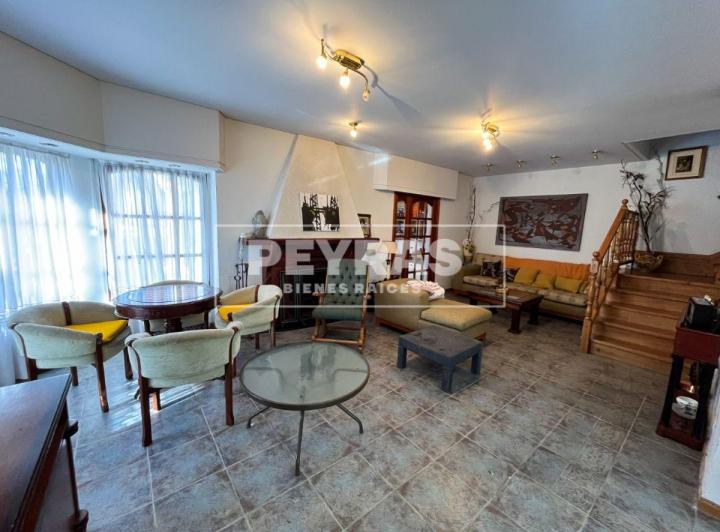 Casa · 200m² · 5 Ambientes