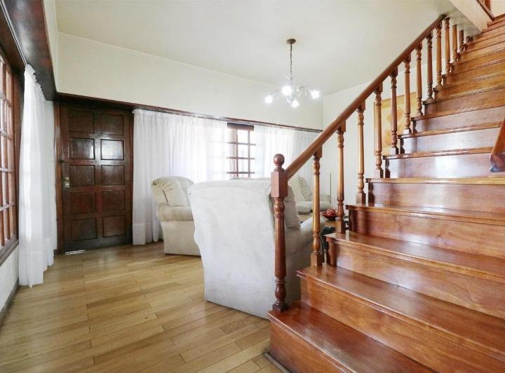 Casa · 240m² · 6 Ambientes · 3 Cocheras
