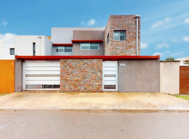 Casa · 270m² · 7 Ambientes · 3 Cocheras