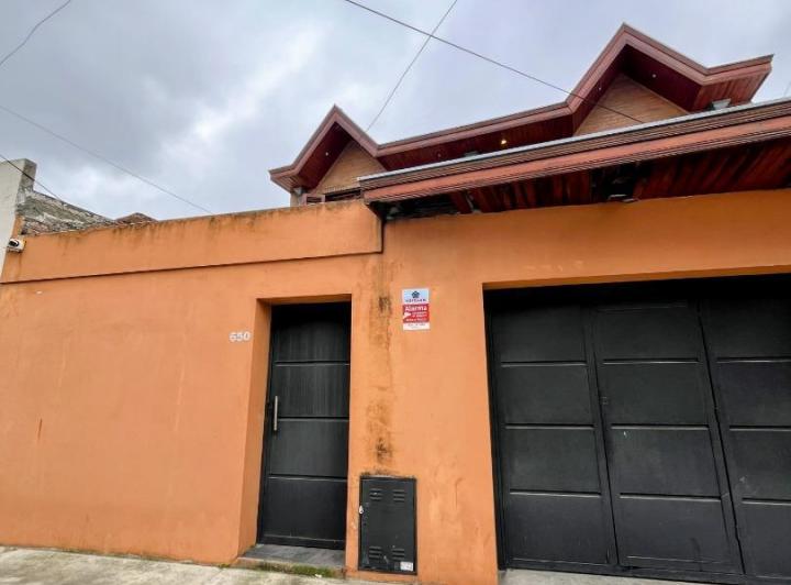 Casa · 220m² · 7 Ambientes · 1 Cochera