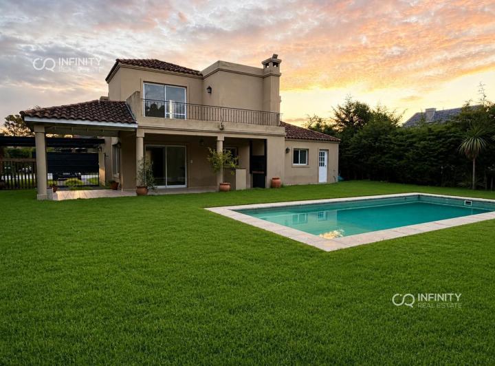 Casa · 150m² · 5 Ambientes · 4 Cocheras