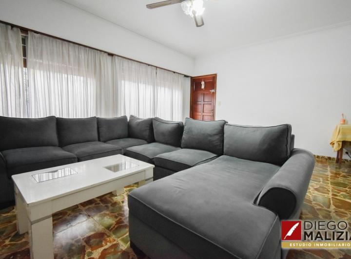 Casa · 200m² · 5 Ambientes · 2 Cocheras