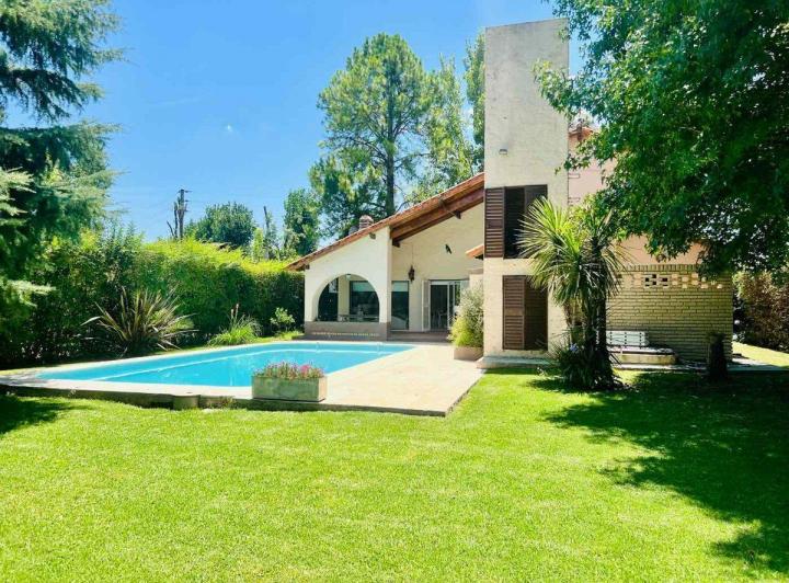 Casa · 78m² · 5 Ambientes · 2 Cocheras