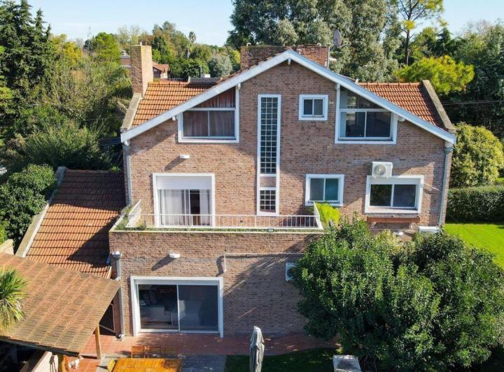 Casa · 280m² · 7 Ambientes · 4 Cocheras