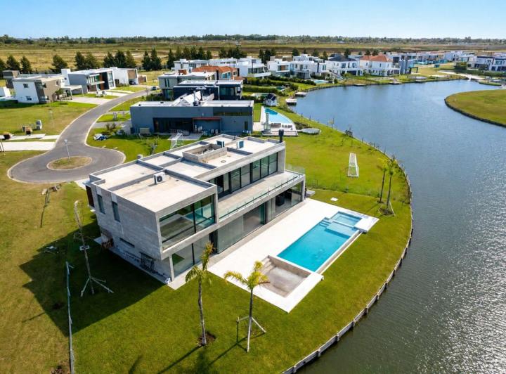 Casa · 600m² · 6 Ambientes · 2 Cocheras