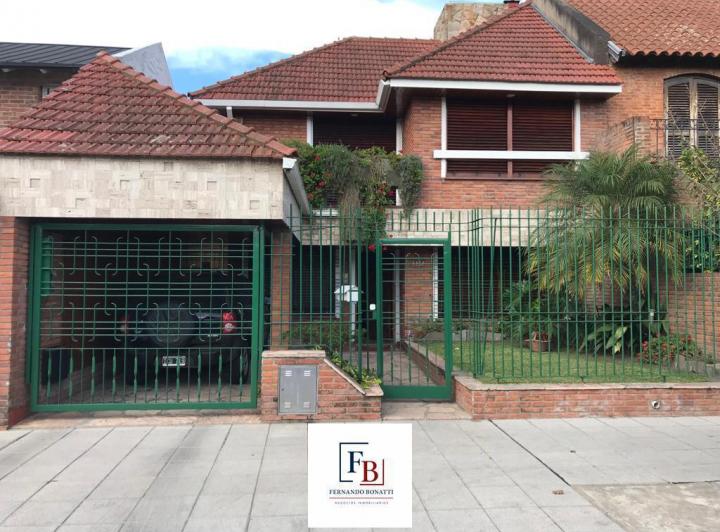 Casa · 180m² · 7 Ambientes · 1 Cochera
