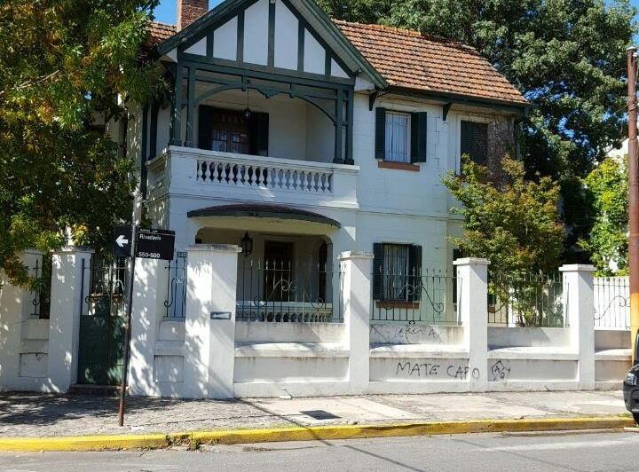 Casa · 300m² · 5 Ambientes · 2 Cocheras