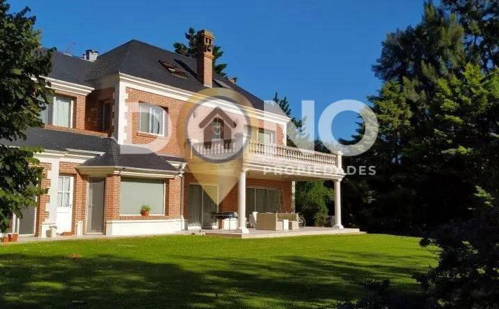 Casa · 400m² · 6 Ambientes