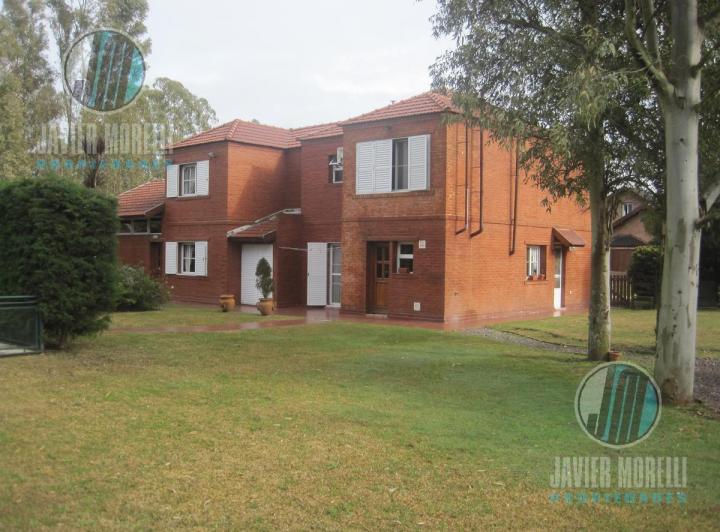 Casa · 400m² · 7 Ambientes · 2 Cocheras