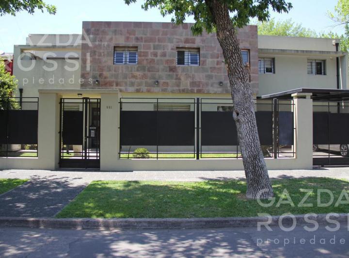 Casa · 401m² · 7 Ambientes · 4 Cocheras