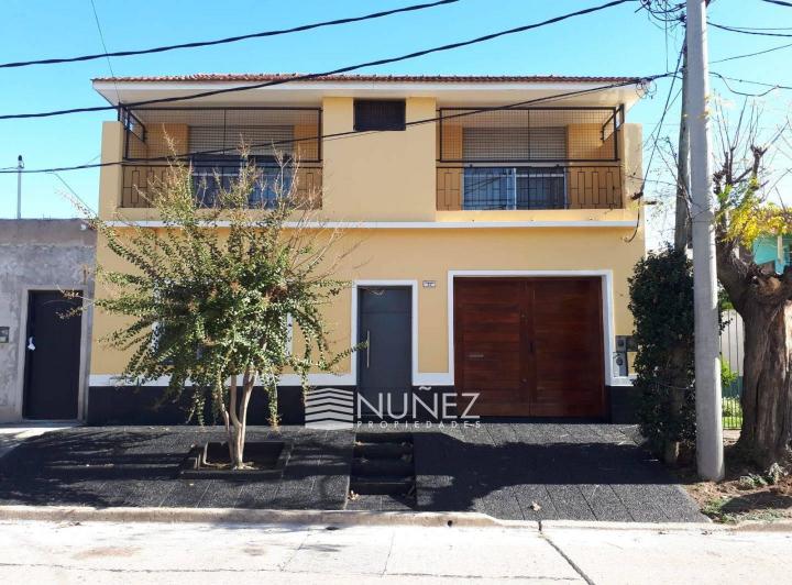 Casa · 270m² · 5 Ambientes · 2 Cocheras