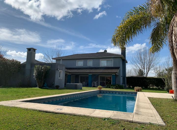 Casa · 230m² · 5 Ambientes · 3 Cocheras