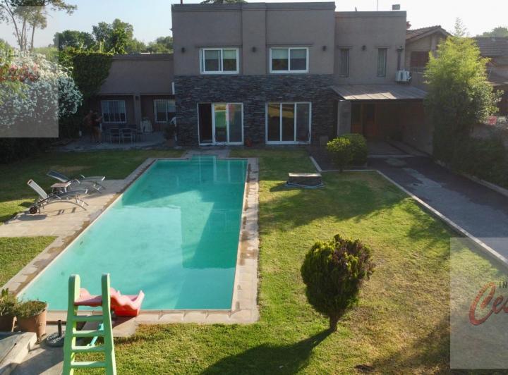 Casa · 280m² · 6 Ambientes · 1 Cochera