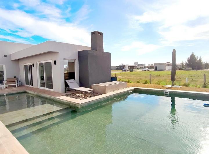Casa · 216m² · 5 Ambientes · 2 Cocheras