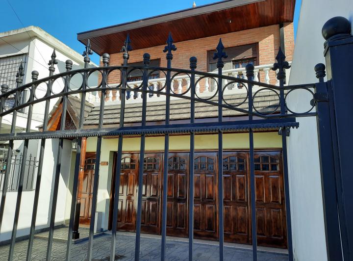 Casa · 120m² · 5 Ambientes · 2 Cocheras