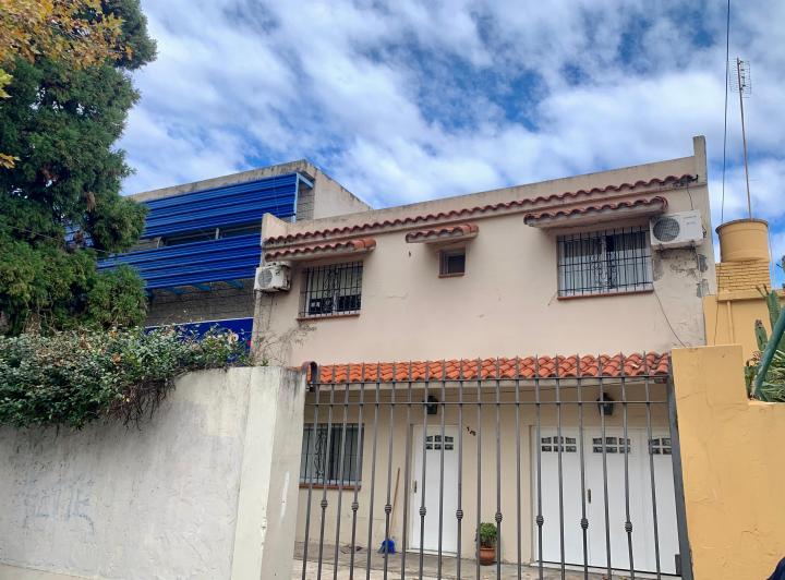 Casa · 190m² · 5 Ambientes · 3 Cocheras