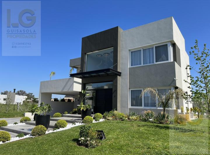 Casa · 430m² · 5 Ambientes · 1 Cochera