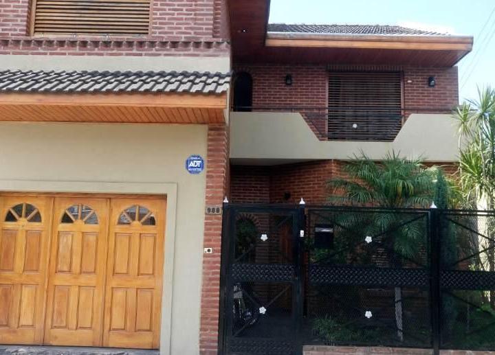 Casa · 140m² · 4 Ambientes · 1 Cochera