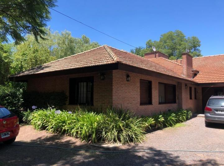 Casa · 329m² · 6 Ambientes · 1 Cochera