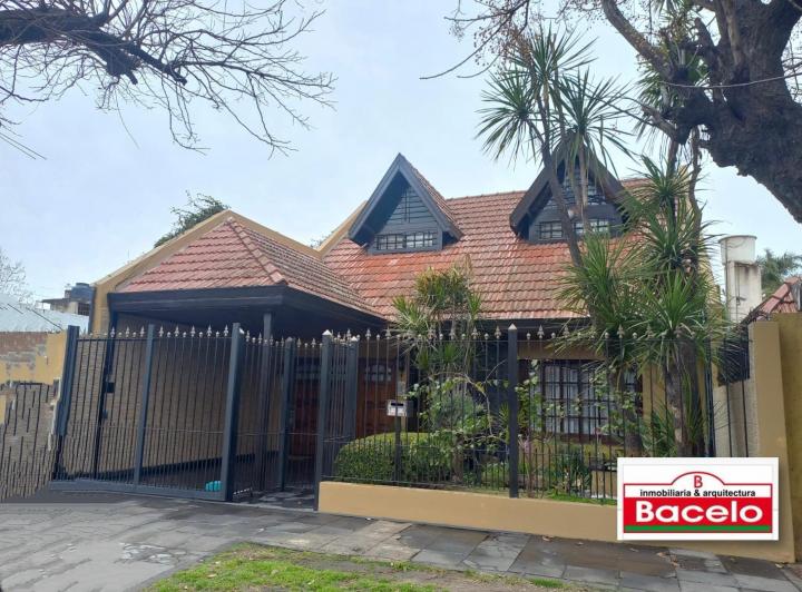 Casa · 150m² · 8 Ambientes · 2 Cocheras