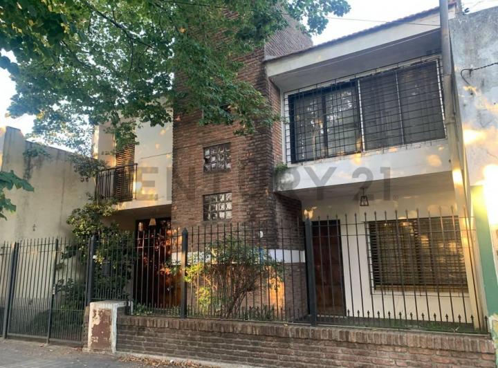 Casa · 116m² · 6 Ambientes · 1 Cochera