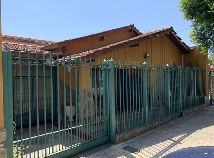 Casa · 321m² · 6 Ambientes · 3 Cocheras