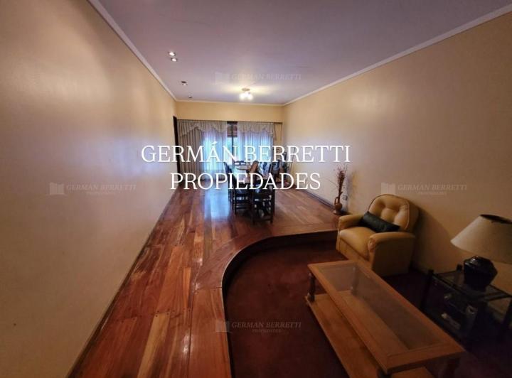 Casa · 350m² · 5 Ambientes · 1 Cochera