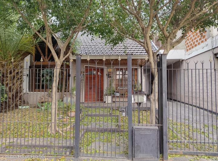 Casa · 200m² · 6 Ambientes · 1 Cochera