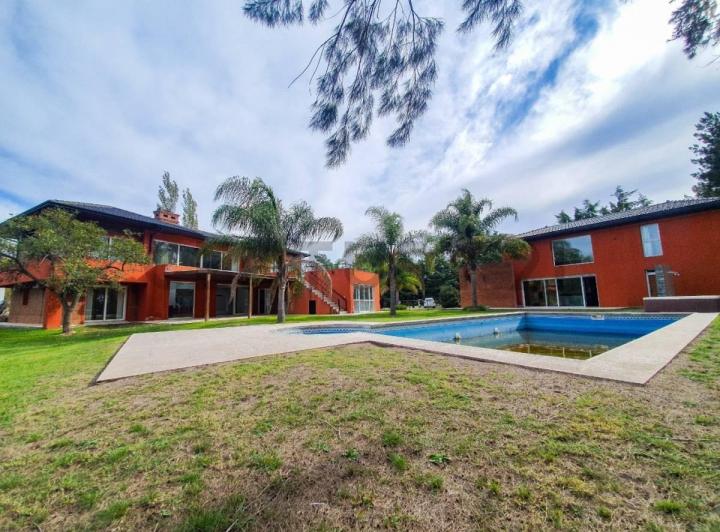 Casa · 560m² · 5 Dormitorios
