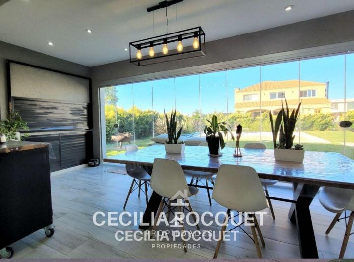 Casa · 209m² · 5 Ambientes · 2 Cocheras