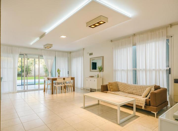 Casa · 220m² · 5 Ambientes · 3 Cocheras