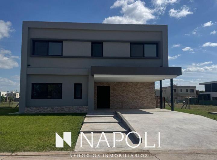 Casa · 238m² · 5 Ambientes · 2 Cocheras