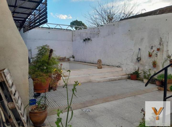 Casa · 250m² · 5 Ambientes · 1 Cochera